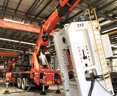 武夷山附近随车吊出租，轻松解决运输难题